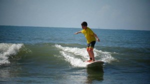 Domingo Domingo, 12 de abril, foi dia de Surf e Saúde em Itapoáde abril foi dia de Surf e Saude em Itapoa 27