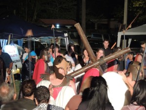 Encenação Paixão de Cristo 2015 na Barra do Saí em Itapoá 071