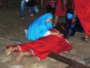 Encenação Paixão de Cristo 2015 na Barra do Saí em Itapoá 073