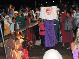 Encenação Paixão de Cristo 2015 na Barra do Saí em Itapoá 080