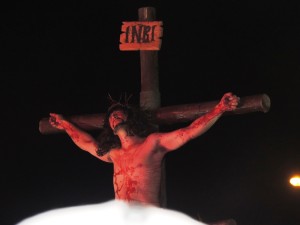 Encenação Paixão de Cristo 2015 na Barra do Saí em Itapoá 118