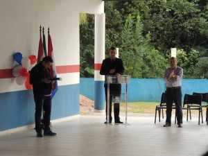 Obras na Escola Claiton Almir Hermes e asfalto são inaugurados no São José