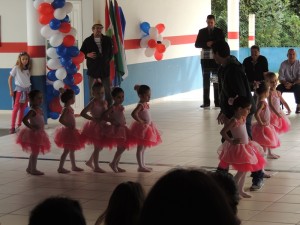 Obras na Escola Claiton Almir Hermes e asfalto são inaugurados no São José