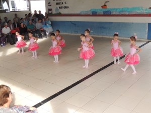 Obras na Escola Claiton Almir Hermes e asfalto são inaugurados no São José