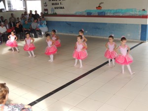 Obras na Escola Claiton Almir Hermes e asfalto são inaugurados no São José