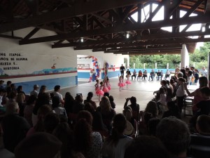 Obras na Escola Claiton Almir Hermes e asfalto são inaugurados no São José