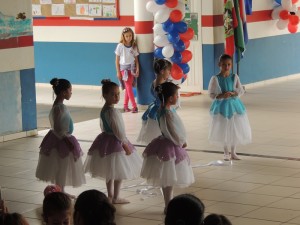 Obras na Escola Claiton Almir Hermes e asfalto são inaugurados no São José