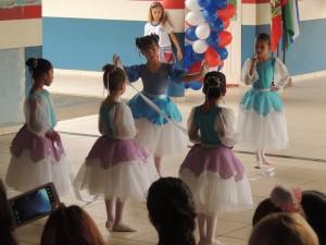 Obras na Escola Claiton Almir Hermes e asfalto são inaugurados no São José