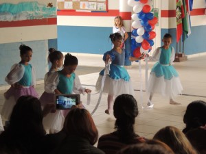 Obras na Escola Claiton Almir Hermes e asfalto são inaugurados no São José