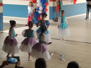 Obras na Escola Claiton Almir Hermes e asfalto são inaugurados no São José