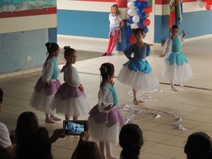 Obras na Escola Claiton Almir Hermes e asfalto são inaugurados no São José