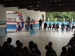 Obras na Escola Claiton Almir Hermes e asfalto são inaugurados no São José