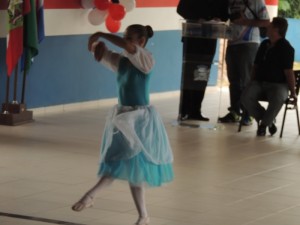 Obras na Escola Claiton Almir Hermes e asfalto são inaugurados no São José