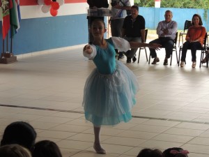 Obras na Escola Claiton Almir Hermes e asfalto são inaugurados no São José