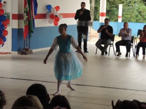 Obras na Escola Claiton Almir Hermes e asfalto são inaugurados no São José