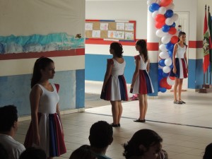 Obras na Escola Claiton Almir Hermes e asfalto são inaugurados no São José