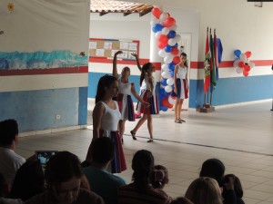 Obras na Escola Claiton Almir Hermes e asfalto são inaugurados no São José