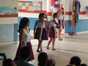 Obras na Escola Claiton Almir Hermes e asfalto são inaugurados no São José