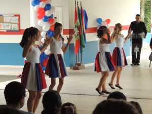 Obras na Escola Claiton Almir Hermes e asfalto são inaugurados no São José