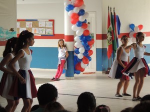 Obras na Escola Claiton Almir Hermes e asfalto são inaugurados no São José