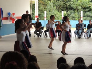 Obras na Escola Claiton Almir Hermes e asfalto são inaugurados no São José
