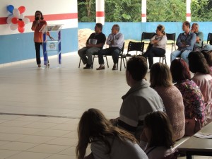 Obras na Escola Claiton Almir Hermes e asfalto são inaugurados no São José