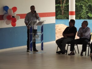 Obras na Escola Claiton Almir Hermes e asfalto são inaugurados no São José