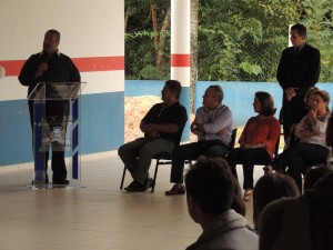 Obras na Escola Claiton Almir Hermes e asfalto são inaugurados no São José