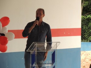 Obras na Escola Claiton Almir Hermes e asfalto são inaugurados no São José