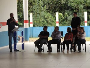 Obras na Escola Claiton Almir Hermes e asfalto são inaugurados no São José