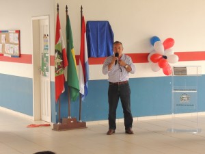 Obras na Escola Claiton Almir Hermes e asfalto são inaugurados no São José