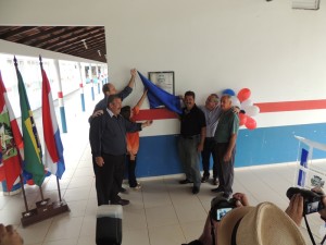 Obras na Escola Claiton Almir Hermes e asfalto são inaugurados no São José