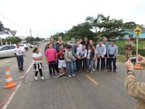 Obras na Escola Claiton Almir Hermes e asfalto sao inaugurados no Sao Jose 78