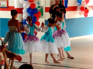 Obras na Escola Claiton Almir Hermes e asfalto são inaugurados no São José