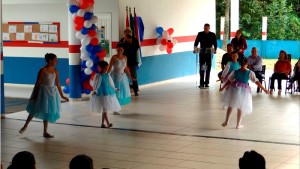 Obras na Escola Claiton Almir Hermes e asfalto são inaugurados no São José