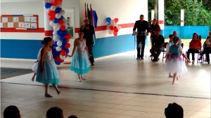Obras na Escola Claiton Almir Hermes e asfalto são inaugurados no São José