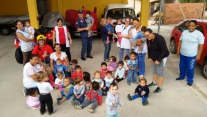 Bombeiros de Itapoá recebem visita de crianças da Creche Mundo Encantado