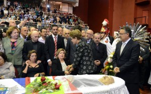 Corpo de Luiz Henrique da Silveira é enterrado com honras militares