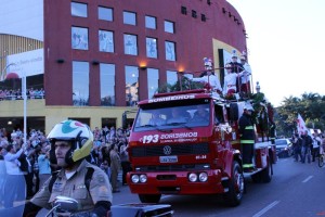 Corpo de Luiz Henrique da Silveira é enterrado com honras militares