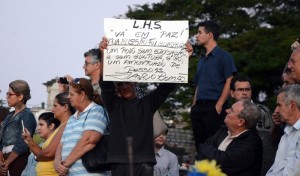 Corpo de Luiz Henrique da Silveira é enterrado com honras militares