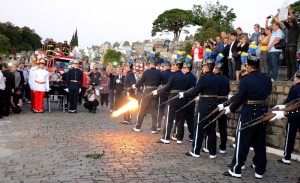 Corpo de Luiz Henrique da Silveira é enterrado com honras militares
