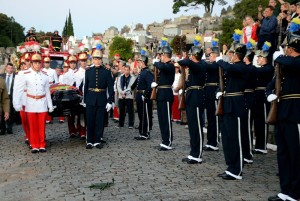 Corpo de Luiz Henrique da Silveira é enterrado com honras militares