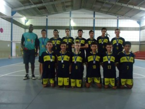 Equipes de rendimento de Itapoá participam de competições de vôlei e futsal