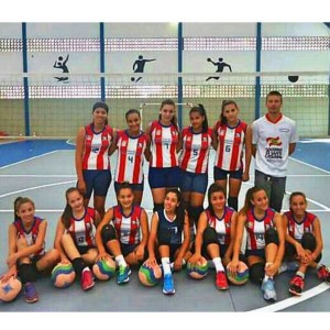 Equipes de rendimento de Itapoá participam de competições de vôlei e futsal