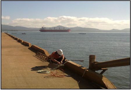 Instalação marégrafo na Baía da Babitonga em São Francisco do Sul