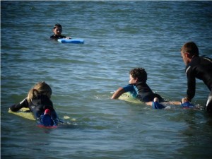 Projeto Ampliação da Jornada Escolar inicia prática de bodyboard