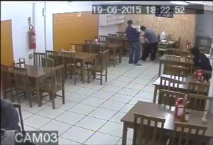 Rapaz formado pelo CBAE, do Corpo de Bombeiros, salva vida de bebê em Tubarão