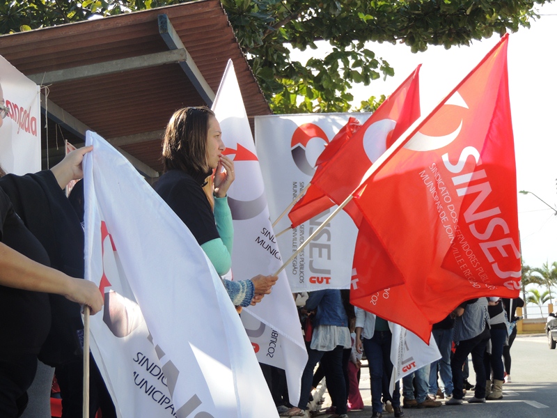 Servidores de Itapoá paralisaram atividades nesta quarta-feira, dia 03 de junho