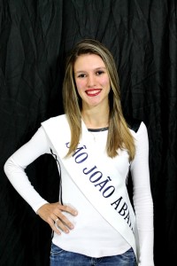 Candidata Bruna Beatriz Back da comunidade de São João Abaixo