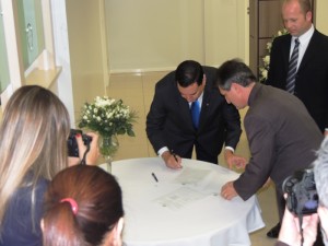 Contrato de cessão foi assinado por Jacir Massi e Patricio Junior